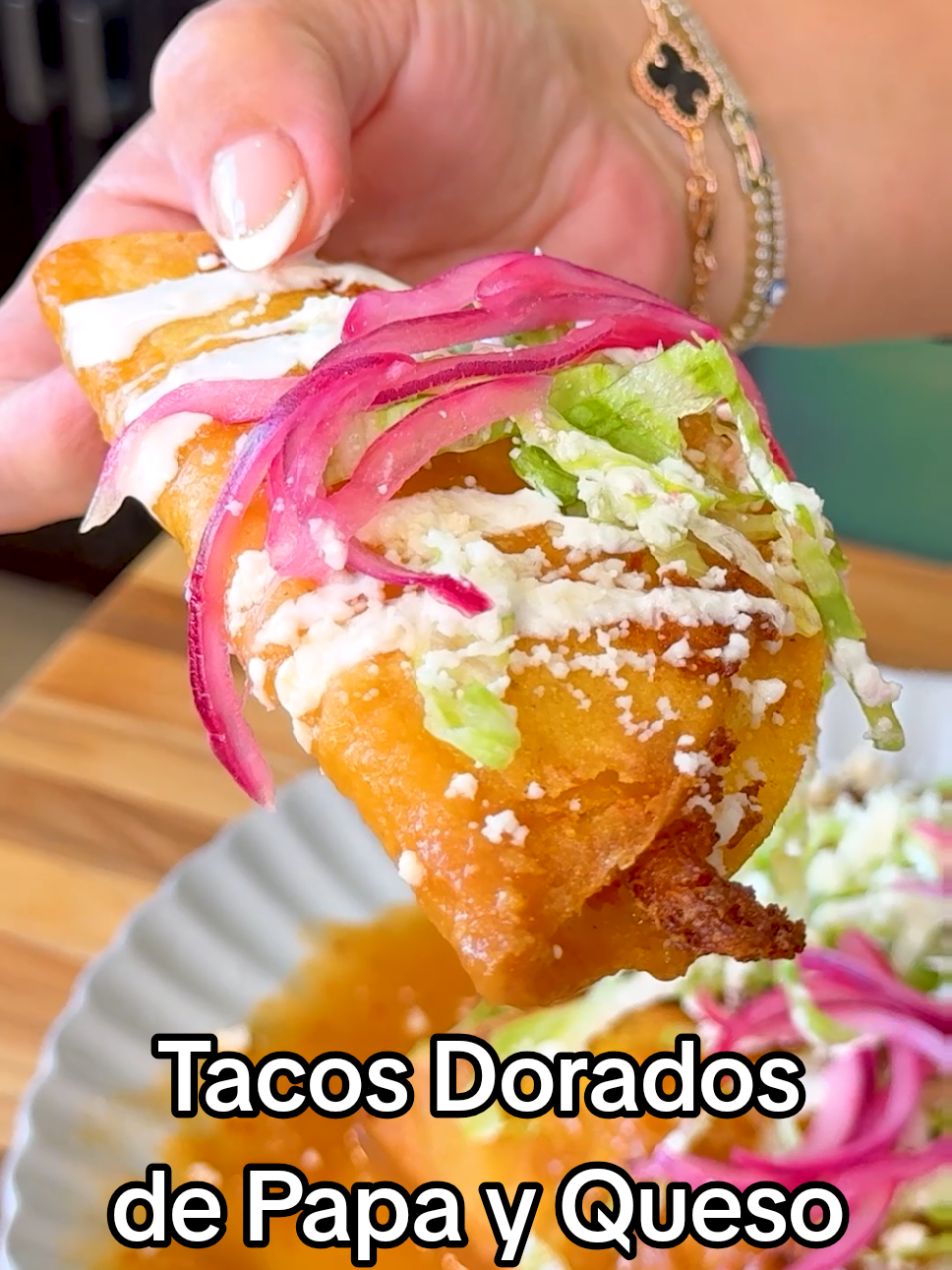 Tacos Dorados de Papa con Queso
