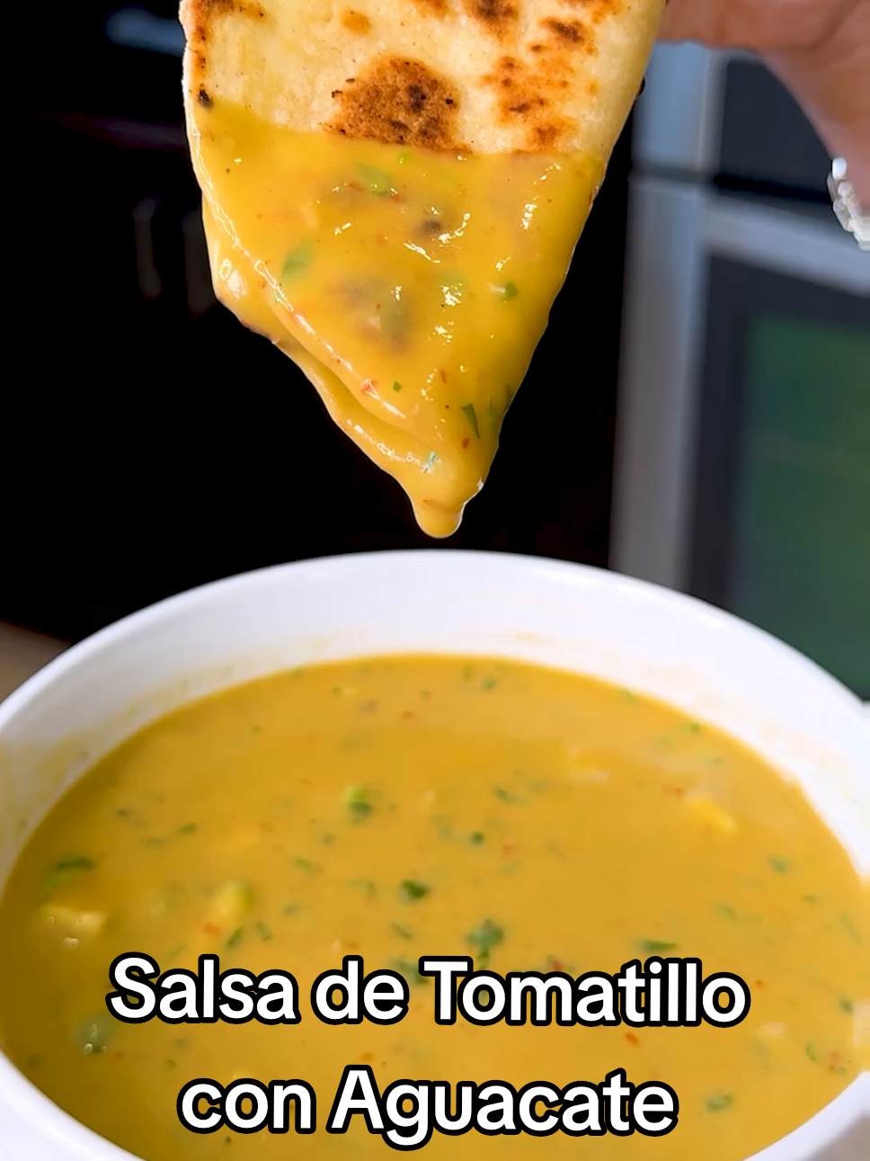Salsa de Tomatillo con Aguacate